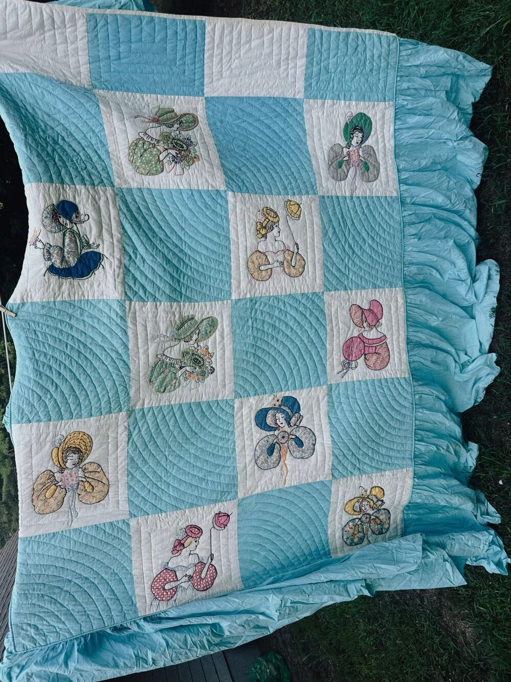 Vintage Handmade Sunbonnet Sue & Parasol Appliqué Quilt with Ruffled Edge